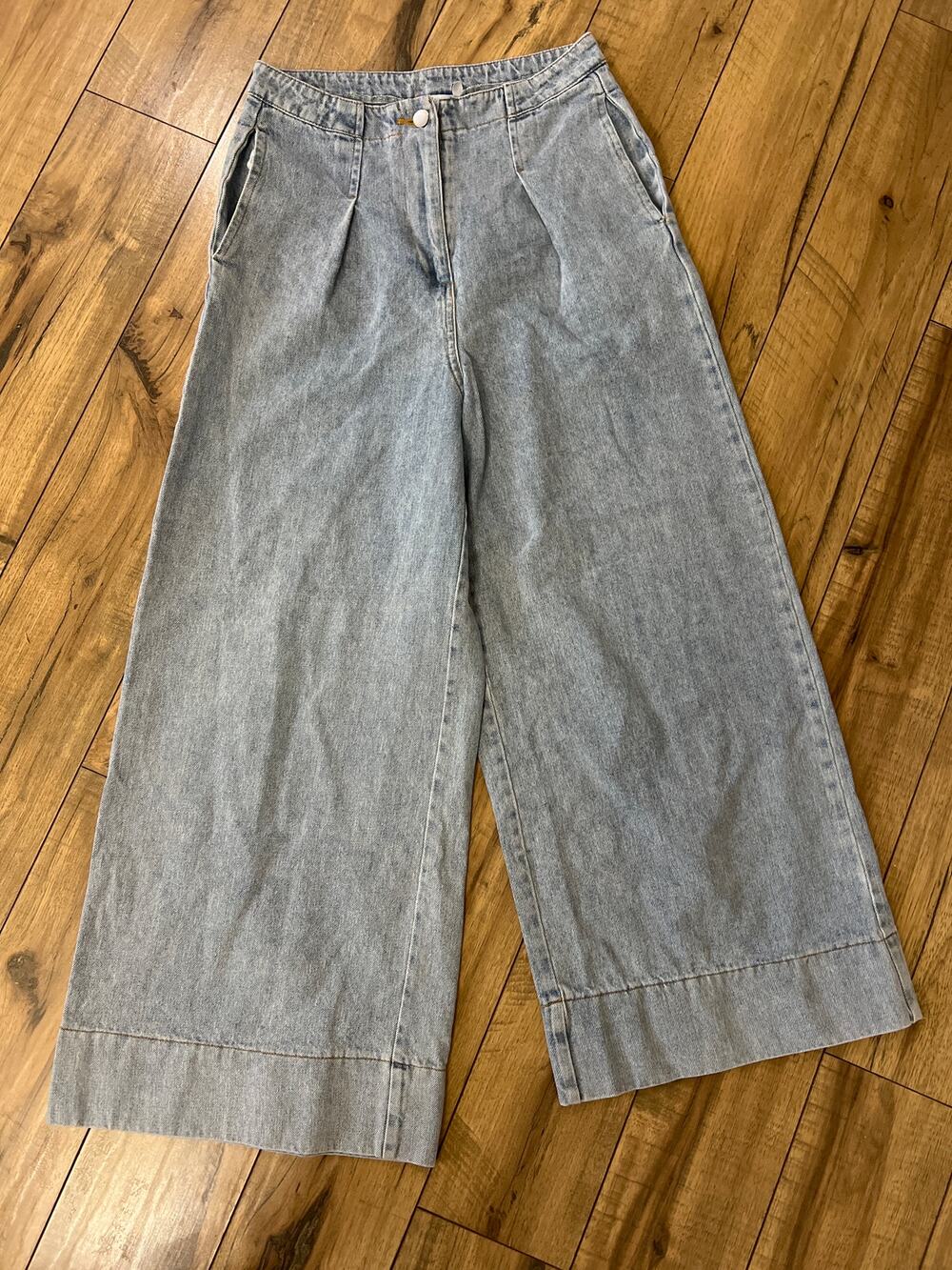 Sadie & Sage size small wide leg cropped jeans